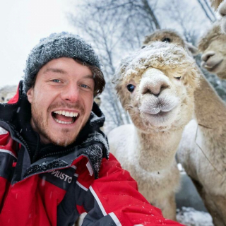 Illustration de l'article : 20 selfies d'un homme capable de nouer une amitié avec n'importe quel animal