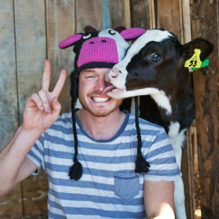 Illustration de l'article : 20 selfies d'un homme capable de nouer une amitié avec n'importe quel animal