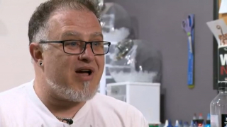 Illustration de l'article : Grièvement blessée par une voiture et abandonnée par ses maîtres, cette chienne a été sauvée 2 fois par le même homme