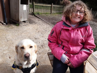 Illustration de l'article : Une jeune fille autiste se métamorphose grâce à l’amour de sa chienne
