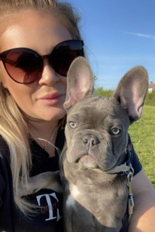 Illustration de l'article : Son chien refuse de boire l’eau du robinet, et oblige sa maîtresse à lui acheter des bouteilles d’eau ! (vidéo)