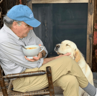 Illustration de l'article : 20 regards légendaires de chiens gourmands qui vous implorent de partager un morceau