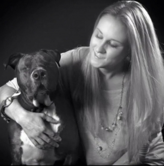 Illustration de l'article : Une chatte fait ses adieux à son fidèle ami canin, avant qu’il rende son dernier souffle (vidéo)