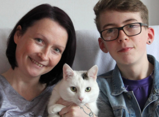 Illustration de l'article : Après 11 mois de disparition, ce chat refait surface, mais sa vie ne tient qu’à un fil