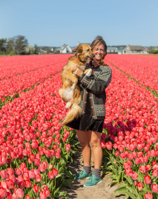 Illustration de l'article : 16 photos splendides de Tofu, la chienne amoureuse des fleurs et des randonnées