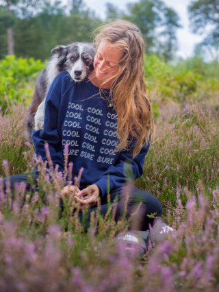 Illustration de l'article : 16 photos splendides de Tofu, la chienne amoureuse des fleurs et des randonnées
