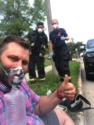 Illustration de l'article : Un ancien ambulancier brave les flammes pour sauver Dharma, une chienne prise au piège de sa maison