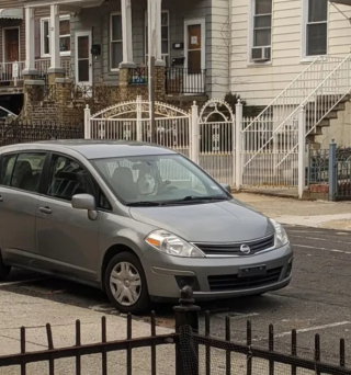 Illustration de l'article : 20 photos de chiens plus ou moins bien cachés et qui vous mettent au défi de les repérer