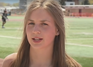 Illustration de l'article : Une chienne assistant à une course décide de sauter sur la piste pour se mesurer aux athlètes (vidéo)