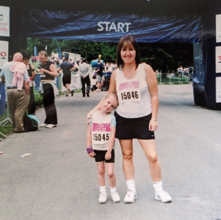 Illustration de l'article : 16 photos illustrant la merveilleuse amitié unissant une fille malade et son chien d'assistance
