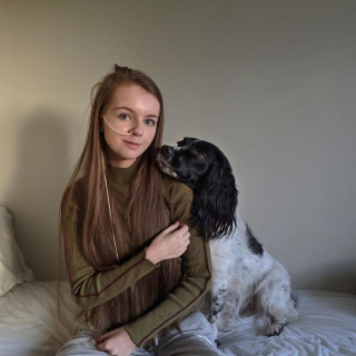 Illustration de l'article : 16 photos illustrant la merveilleuse amitié unissant une fille malade et son chien d'assistance