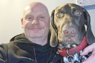 Illustration de l'article : Leur chien tombé gravement malade, ses maîtres en vacances rentrent en catastrophe et font tout pour le sauver