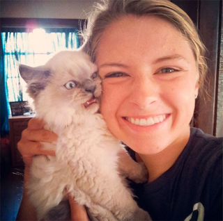 Illustration de l'article : 20 photos hilarantes de chats refusant catégoriquement les câlins de leurs humains