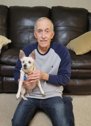 Illustration de l'article : Une chienne aveugle trouve le moyen de sauver son maître, victime d’un malaise en pleine rue