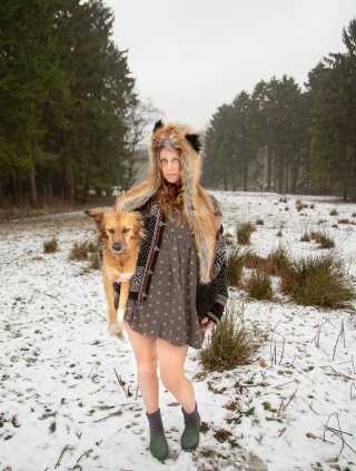 Illustration de l'article : 20 photos sublimes de Tofu, chienne ayant surmonté son passé grâce aux fleurs et à la randonnée