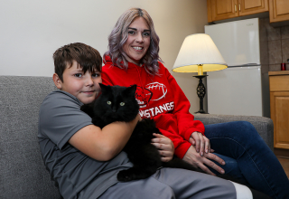 Illustration de l'article : Grâce à son passé de chat errant, ce félin adopté parvient à survivre dans des conditions extrêmes pendant 54 jours