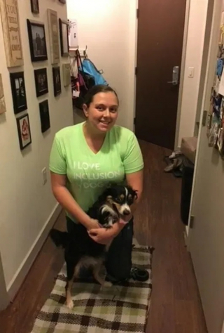 Illustration de l'article : Le parcours inspirant de Tobi : ce chien handicapé offre un soutien émotionnel précieux aux écoliers