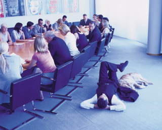 Illustration de l'article : 20 photos de chiens qui passent du temps au bureau avec leur maître