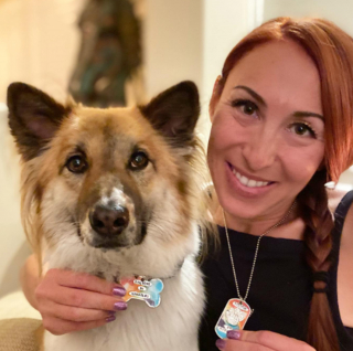 Illustration de l'article : Une chienne handicapée rencontrée lors d’un voyage voit sa vie changer et devient une source d’inspiration pour tous