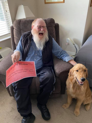 Illustration de l'article : Ce Golden Retriever redonne le sourire aux résidents d’une maison de retraite