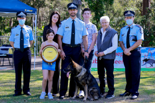 Illustration de l'article : Kaos reçoit la plus haute distinction attribuée aux chiens policiers après avoir failli perdre la vie en mission