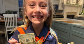 Illustration de l'article : La générosité d'une petite fille permet à un refuge pour animaux de recevoir des centaines de dons 