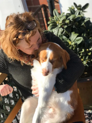 Illustration de l'article : L'appel touchant de Pepo, un chien au physique atypique cherchant désespérément une maison