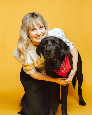 Illustration de l'article : Au magasin, une femme aveugle a demandé à son chien de la conduire vers sa mère, mais il avait une meilleure idée en tête (vidéo)
