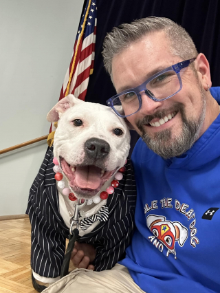 Illustration de l'article : Un homme porteur de handicap se reconna&icirc;t &agrave; travers un chien et s&rsquo;inspire de lui pour aider d&rsquo;autres personnes