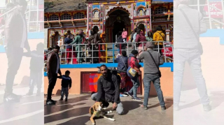Illustration de l'article : Un homme entreprend de parcourir l’Inde avec sa chienne et fait des rencontres bouleversantes (vidéo)