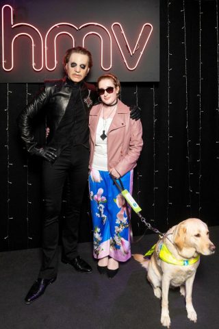 Illustration de l'article : Une femme aveugle et son chien-guide se retrouvent dans la bonne humeur apr&egrave;s de longs mois de s&eacute;paration