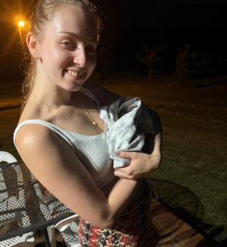 Illustration de l'article :  Une jeune femme revient sur sa rencontre bouleversante avec un chaton errant