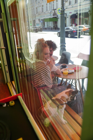 Illustration de l'article : Elle emmène son chien lors d’un premier rendez-vous et reçoit une pluie de reproches