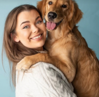 Illustration de l'article : Refusant que sa maîtresse quitte le domicile pour un départ en vacances, une chienne réduit en miettes un document précieux (vidéo)