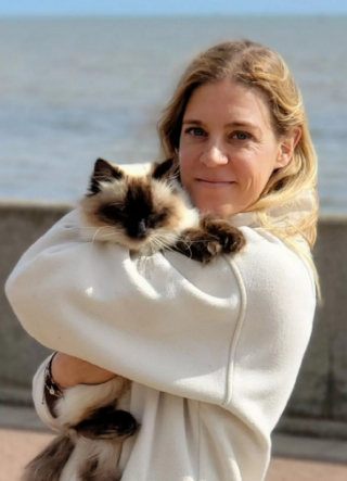 Illustration de l'article : Victime de maladie et attaqué par des chiens, ce chat malchanceux est sauvé par le dévouement de ses propriétaires