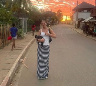 Illustration de l'article : Après l’obtention d’un diplôme en gestion animale, une jeune femme quitte sa patrie pour sensibiliser à la cause canine à l’autre bout du monde