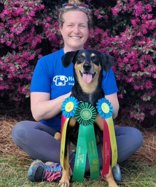 Illustration de l'article : Un chien considéré comme inadoptable devient champion d’agility grâce à l’amour d’une entraîneuse