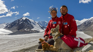 Illustration : "18 photos d'un Chien Loup Tchécoslovaque passionné de voyages et de découvertes"