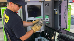 Illustration : "Les pompiers font la découverte d’un chaton prisonnier d’un distributeur de billets"