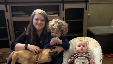 Illustration : "2 enfants en bas âge et leur mère sauvés d’un incendie par leur chien de refuge"